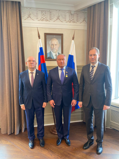 Дмитрий Савельев: четверть века парламентской работы, незаметные дела и громкое внимание вокруг имени