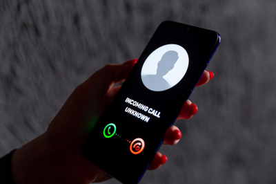 Зачем мошенники звонят с иностранных номеров — ловят на удочку из трех цифр